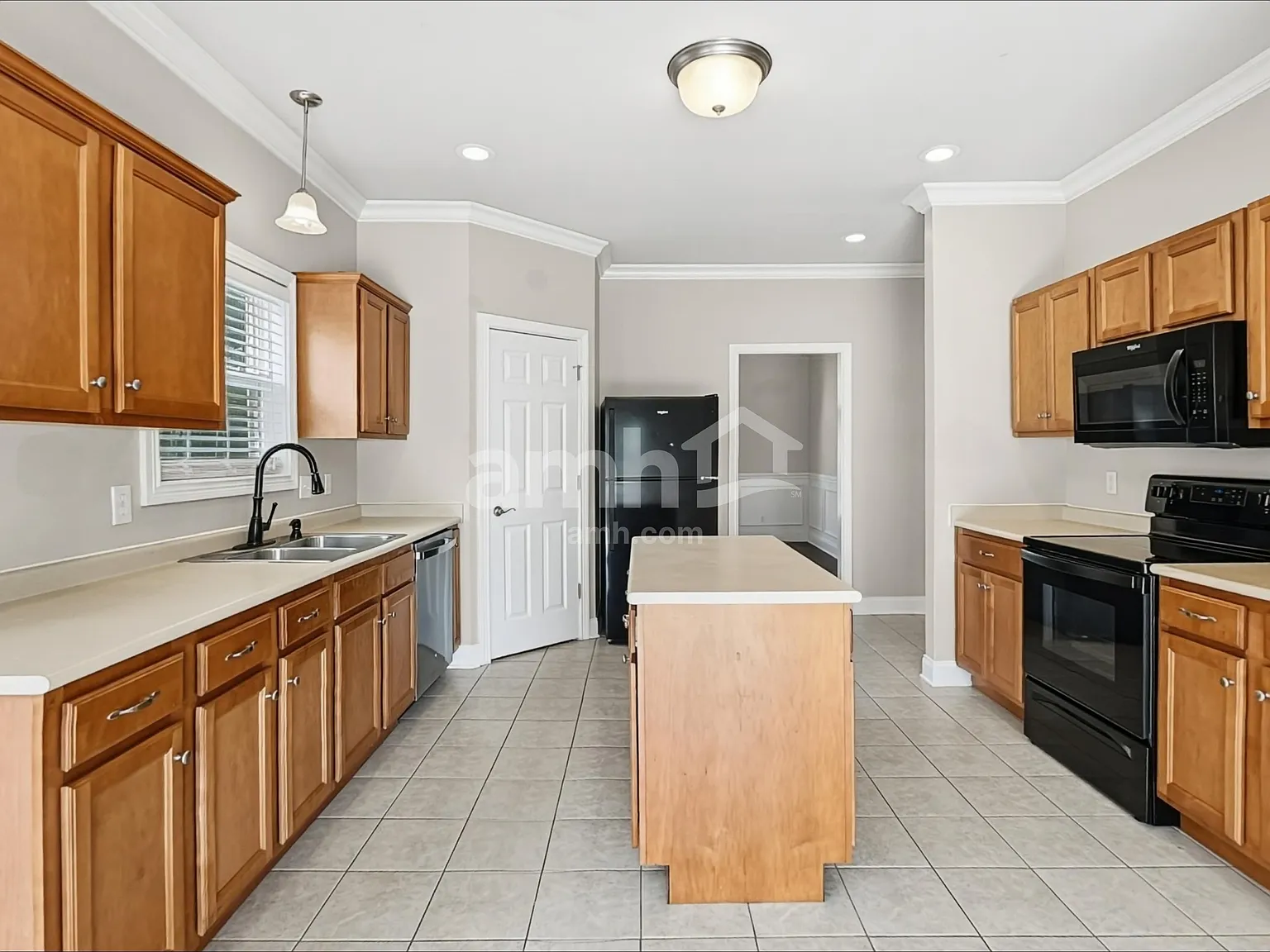 3 bed, 2.5 bath, 2331 sqft, $2,530 — Photo 4