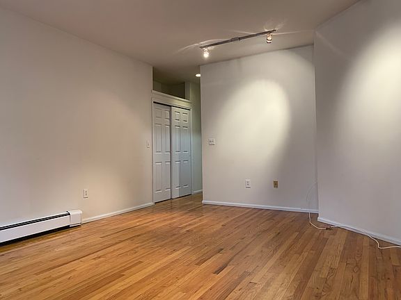 3rd image of 235 E 13th St APT 3I