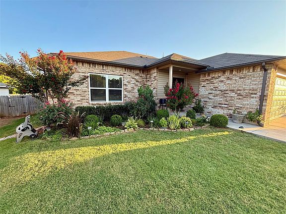 2nd image of 906 Riverrun Dr