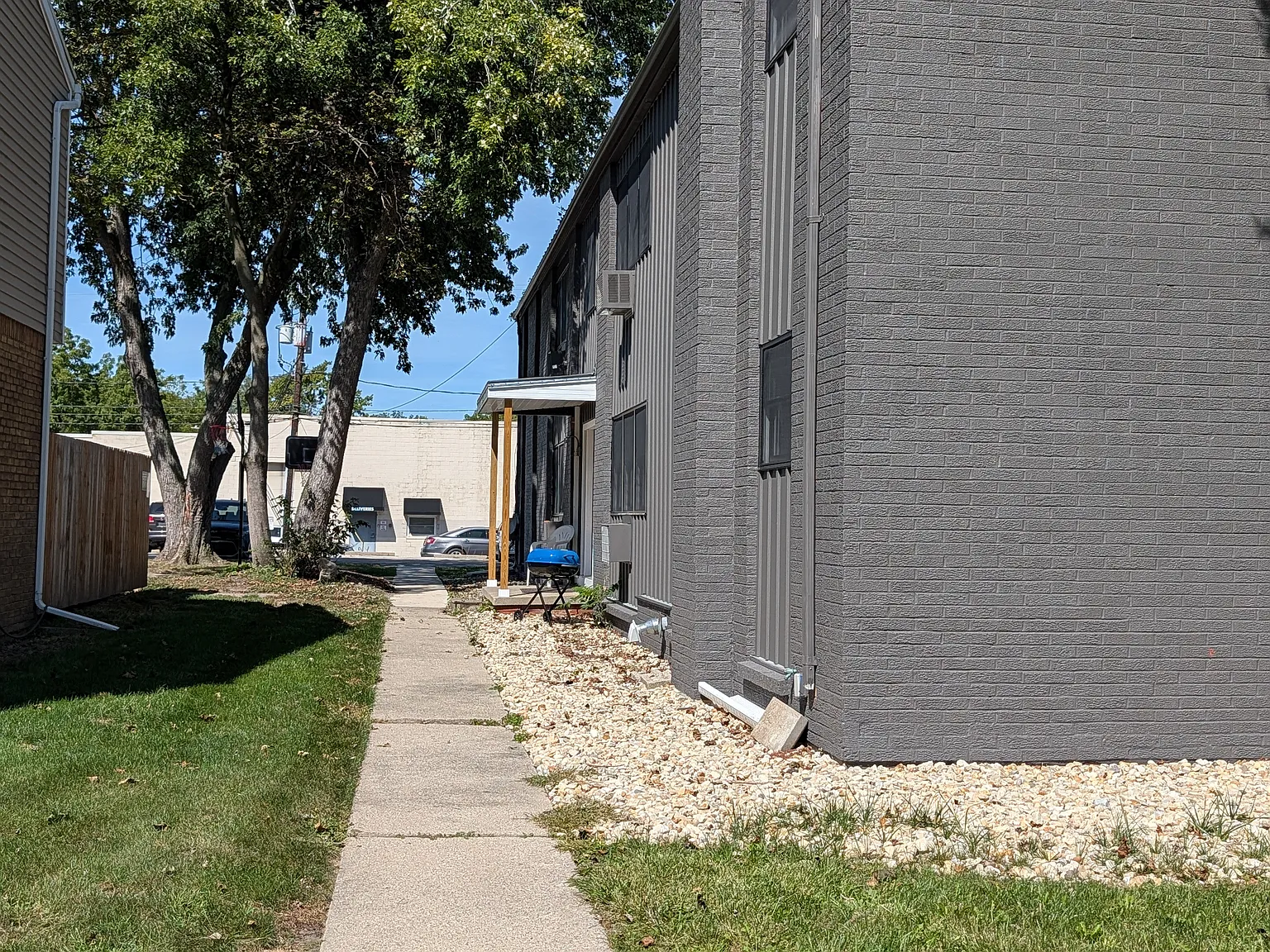 2 bed, 900 sqft, $1,000 — Photo 3