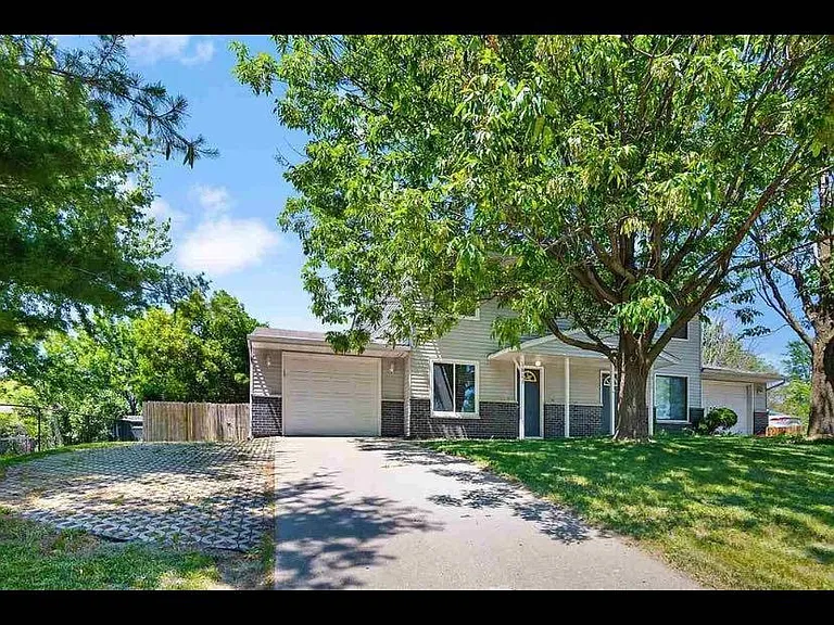 1819 N Ridge Dr — Photo 1