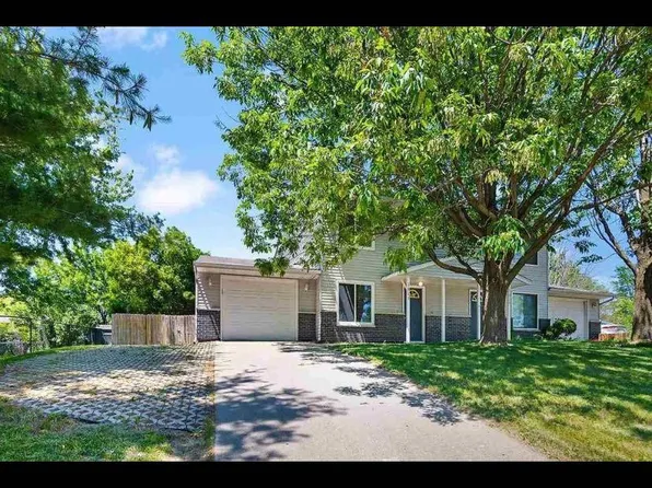 1819 N Ridge Dr, Coralville, IA 52241