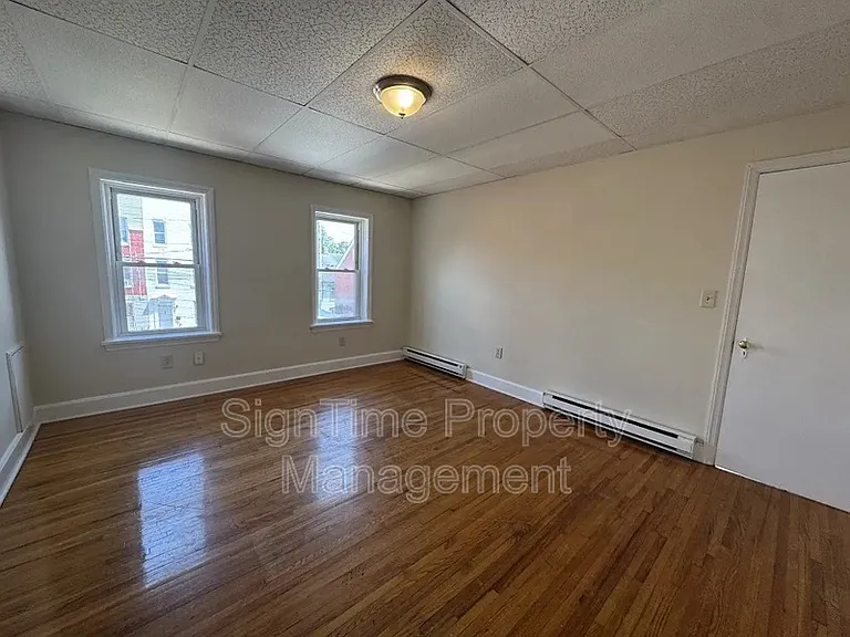 61 E Franklin St #5 — Photo 6