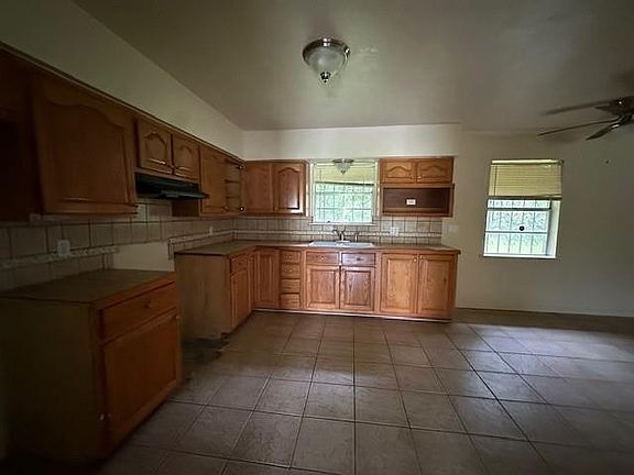 3rd image of 114 Ruth Dr