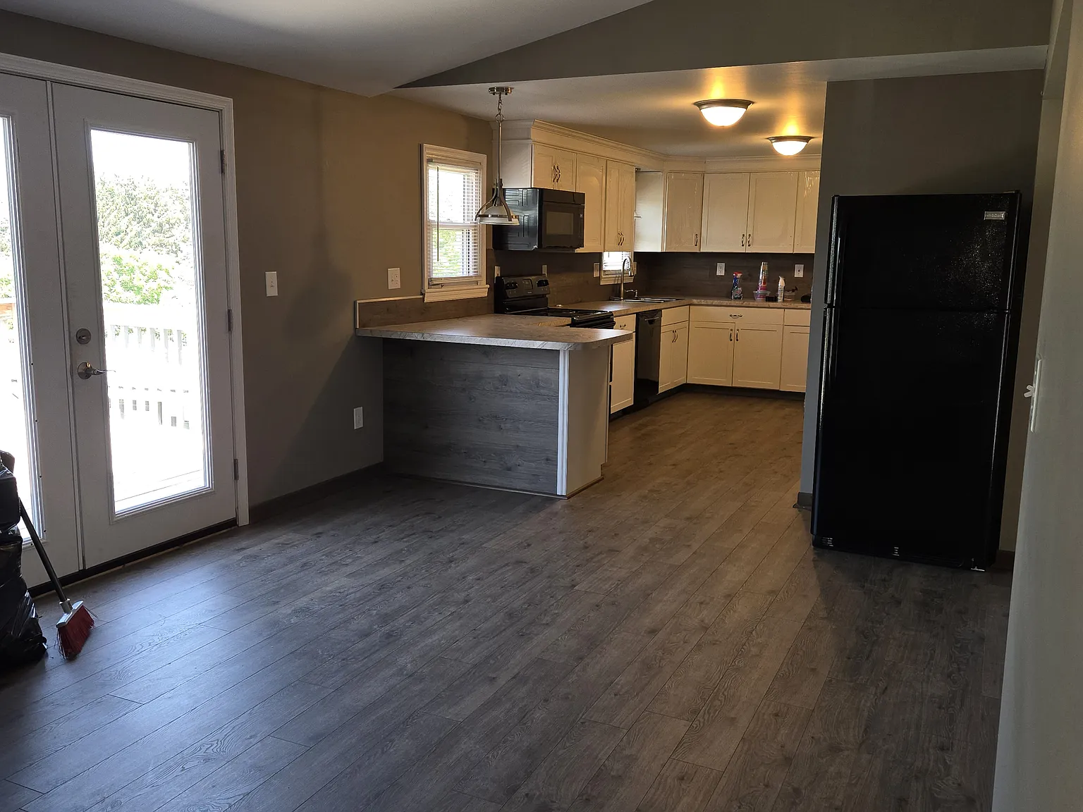 2 bed, 1000 sqft, $2,000 — Photo 3