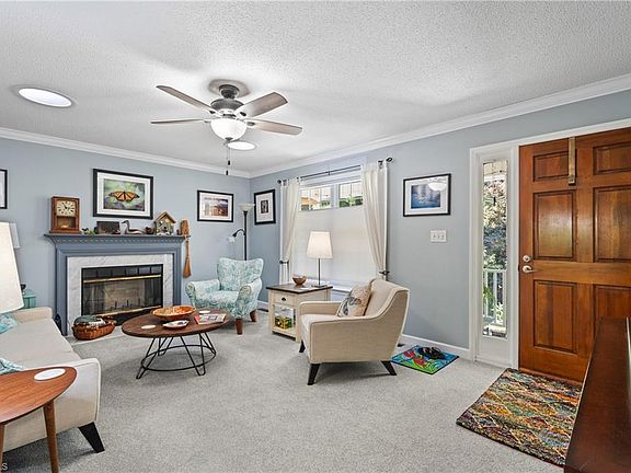 5th image of 740 Lynn Dee Dr