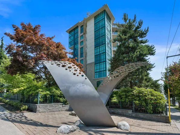 14824 N Bluff Rd #504, White Rock, BC V4B 3E2