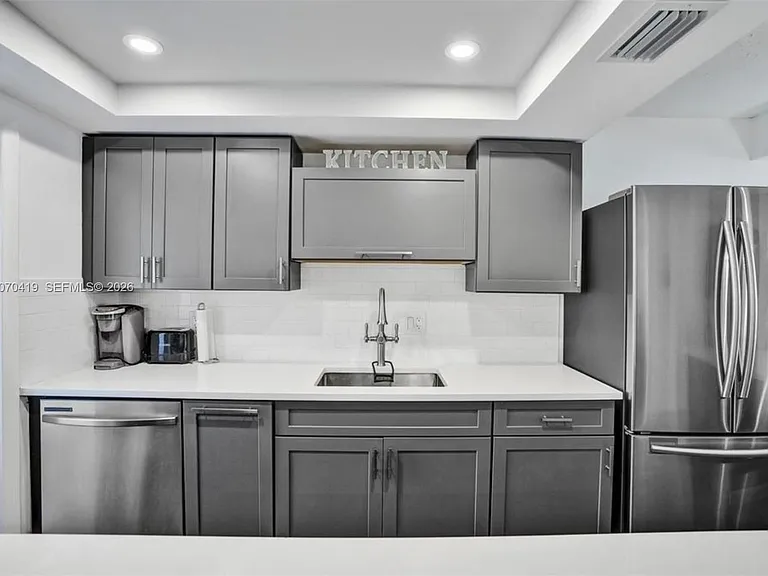 3424 SE 12th St #B6 — Photo 8
