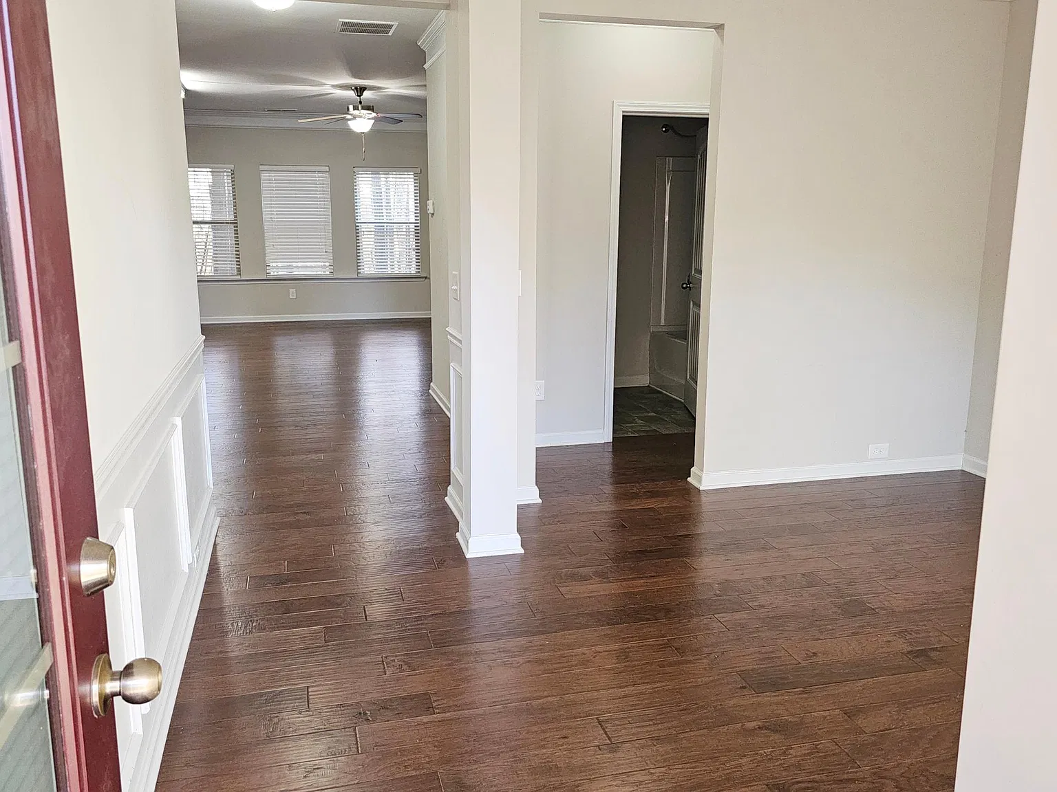 4 bed, 2600 sqft, $2,400 — Photo 4