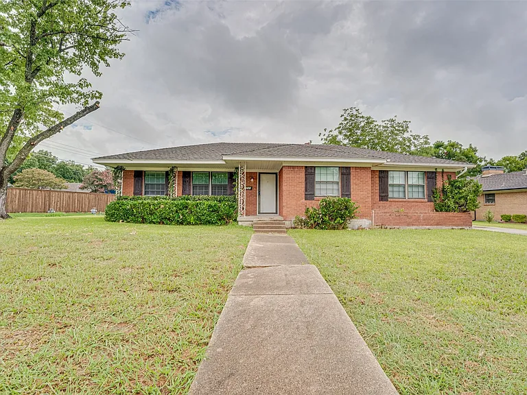 825 Branch Dr — Photo 1