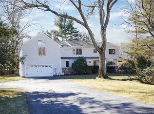 16 Coachmans Ct, Norwalk, CT 06850