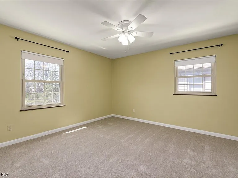 2072 Atkins Ave — Photo 10