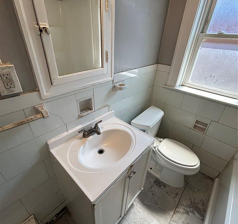 10th image of 4819 Bessie Ave