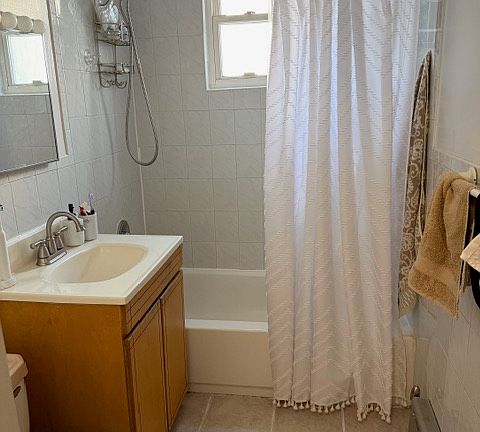 3rd image of 2111 24th St APT 1