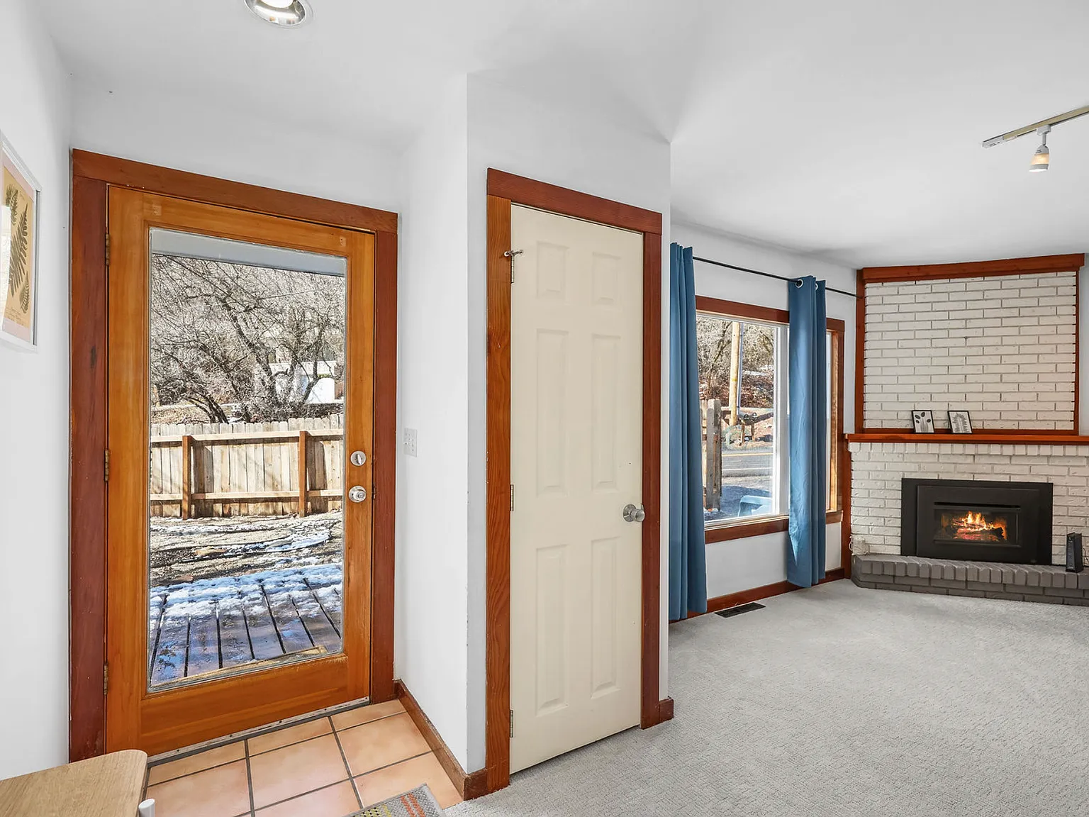 2 bed, 1200 sqft, $2,200 — Photo 2