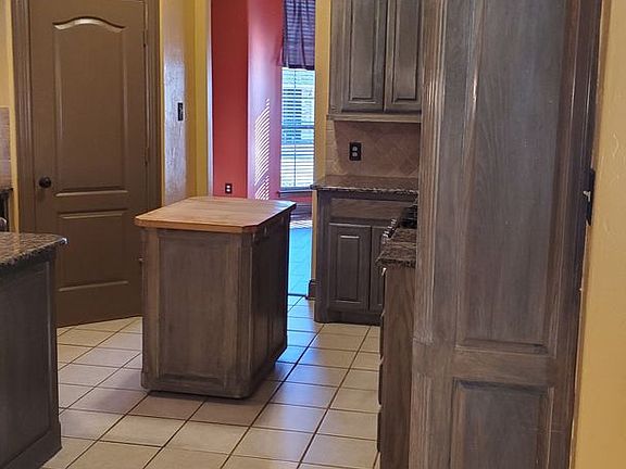 5th image of 1621 Colonial Dr