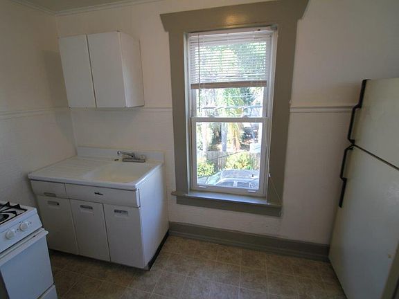 3rd image of 123 7th Ave N APT 3