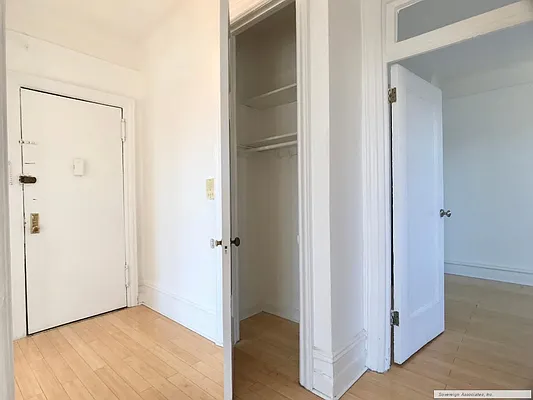 Rented by Sovereign Associates | media 22