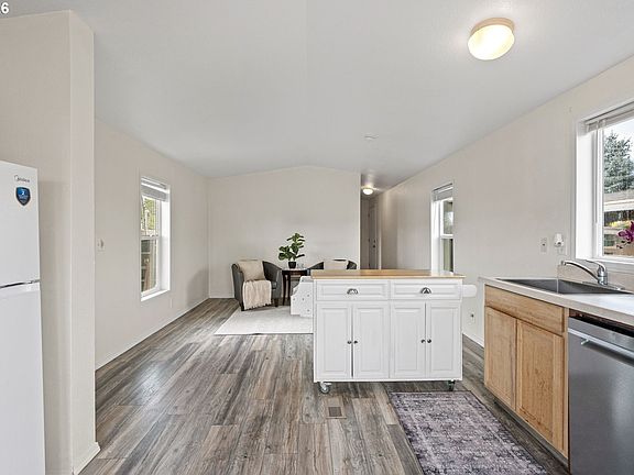 4th image of 2150 Laura St Space 65