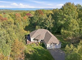 32 Bowling Green Ln, Belfast, ME 04915