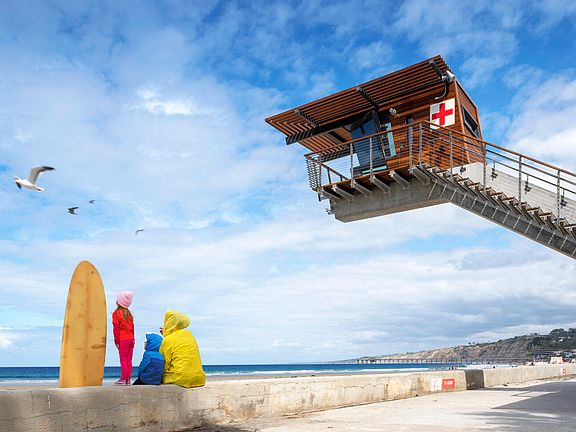 3rd image of 2510 Torrey Pines Rd Unit 409