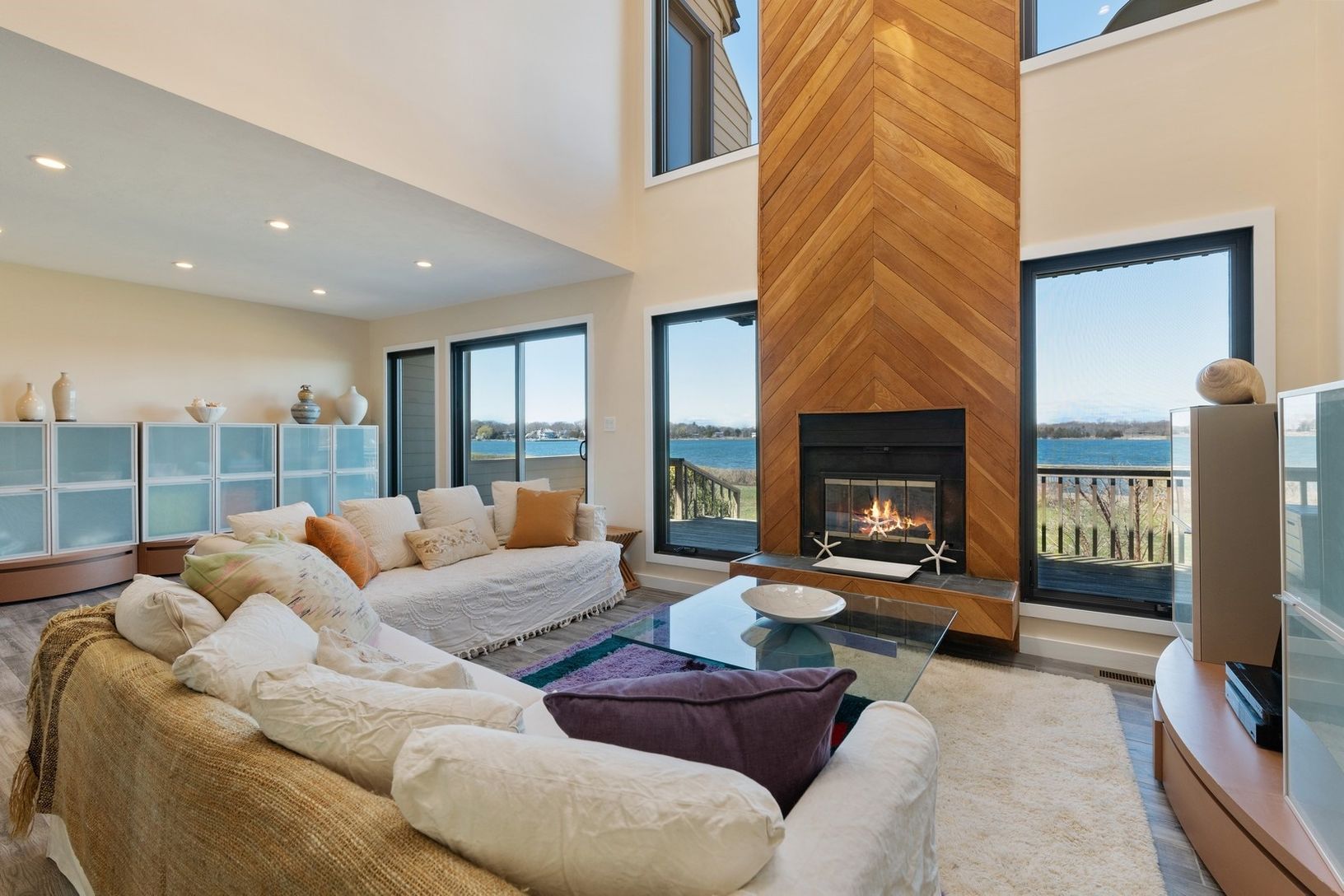  Living room with fireplace