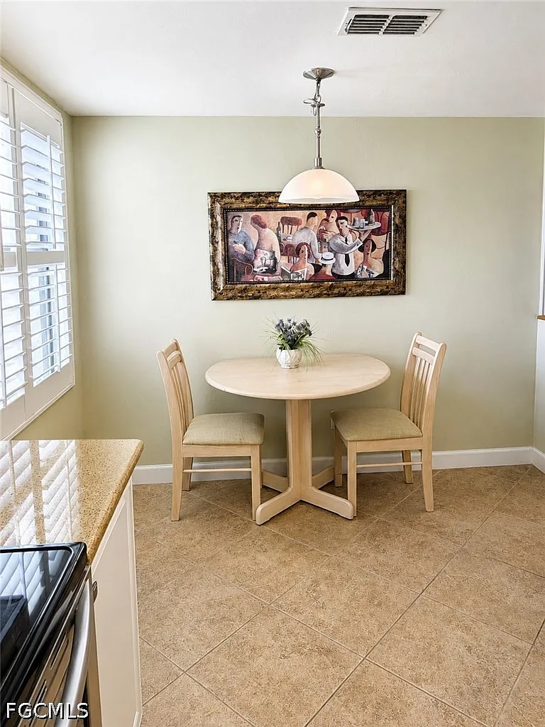 2 bed, 2.0 bath, 1150 sqft, $3,600 — Photo 2