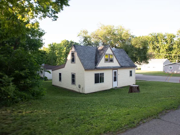 110 2nd St SW, Glenville, MN 56036