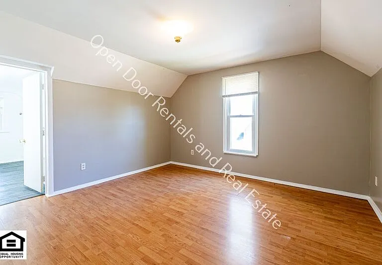 3112 1/2 Thompson Ave — Photo 6