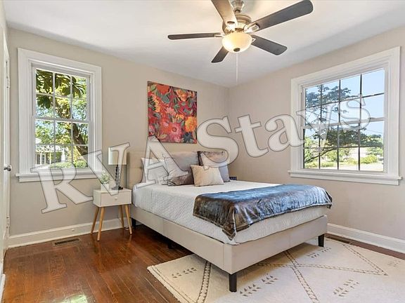 3rd image of 3201 Kenbridge St