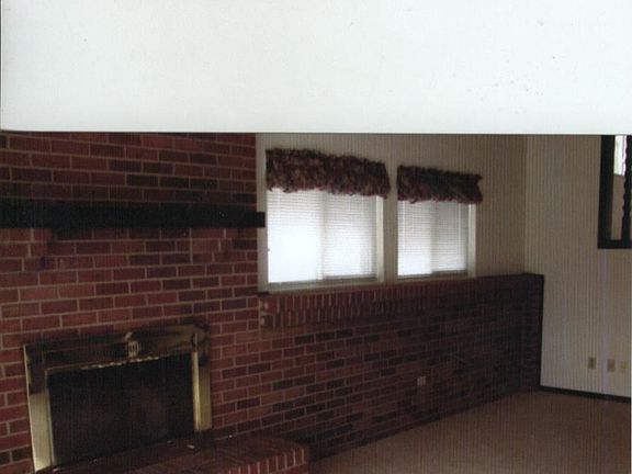 4th image of 5940 Castlewood Ln