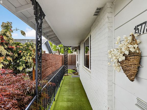 5th image of 15775 SW Queen Victoria Pl
