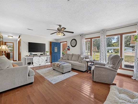 5th image of 16897 Kneedler St