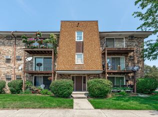 7100 W 99th St #204, Chicago Ridge, IL 60415