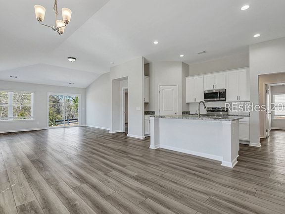 4th image of 91 Founders Walk