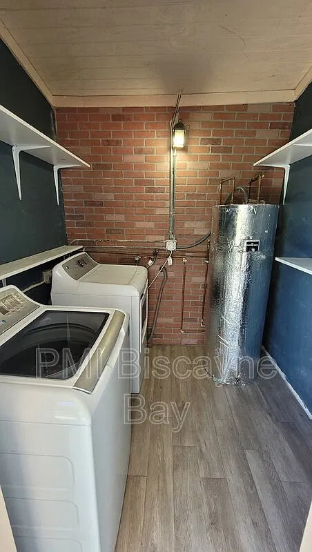 3 bed, 2.0 bath, 1257 sqft, $3,700 — Photo 3