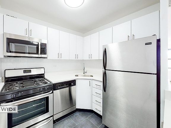 3rd image of 145 E 16th St APT 14G