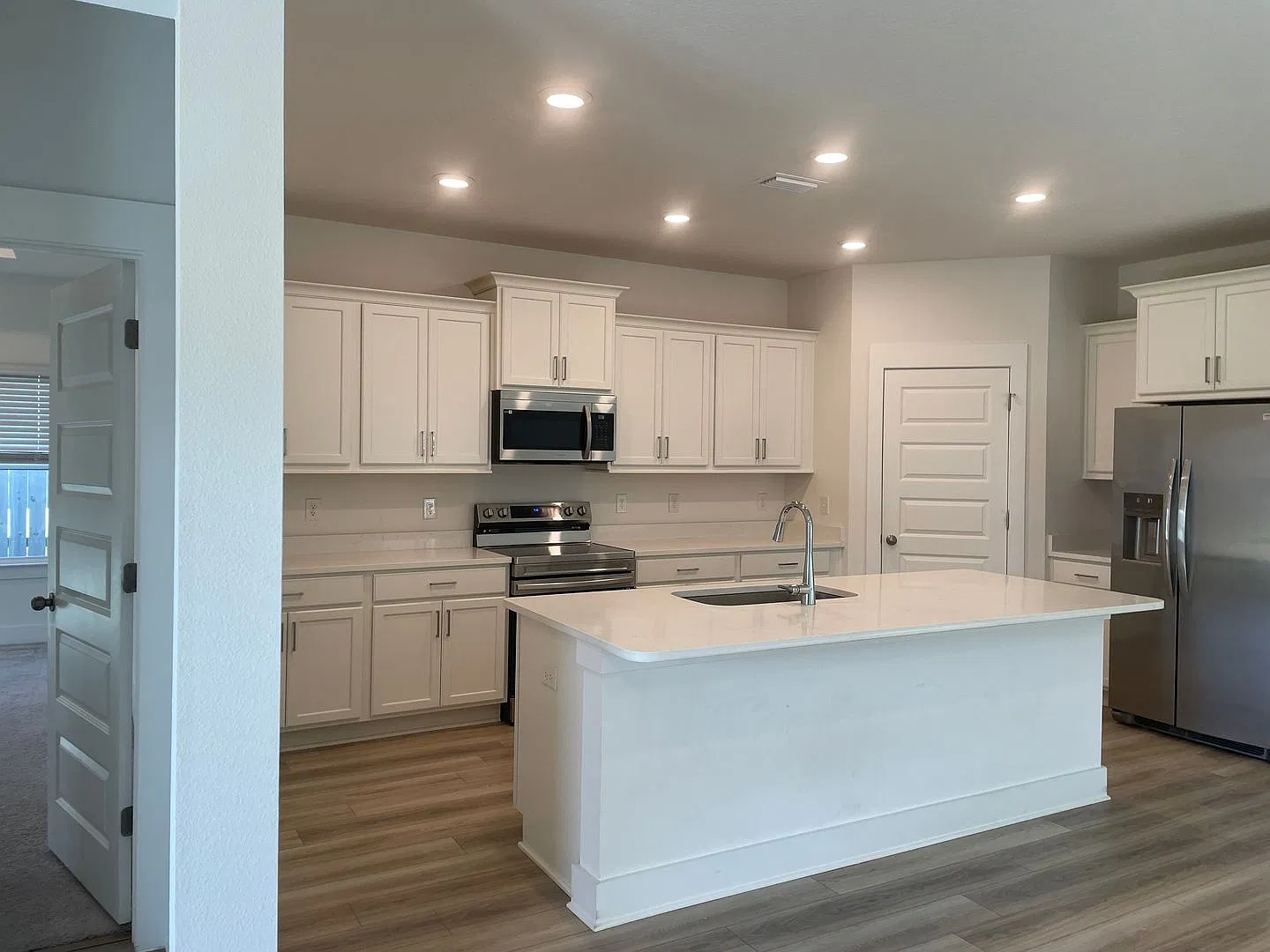 Must see 4 Bedroom and 2 Bath! — Photo 4