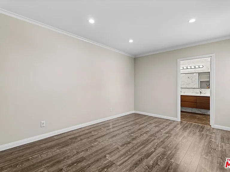 18725 Martha St — Photo 26