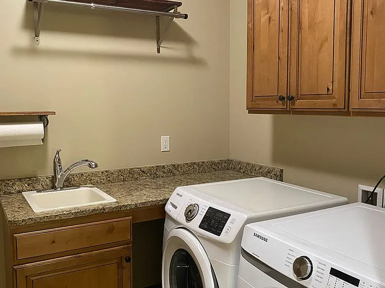566 Village Dr — Photo 26