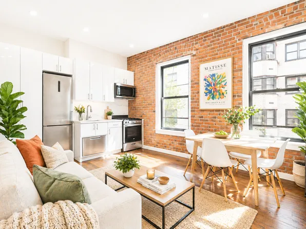 156 W 20th St #5C, New York, NY 10011
