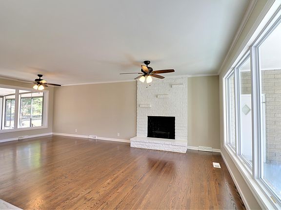 3rd image of 5334 Lavesta Dr