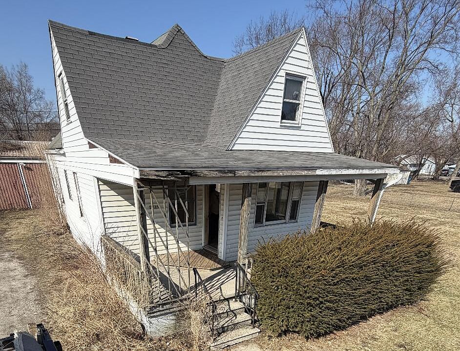 1st image of 2045 La France St