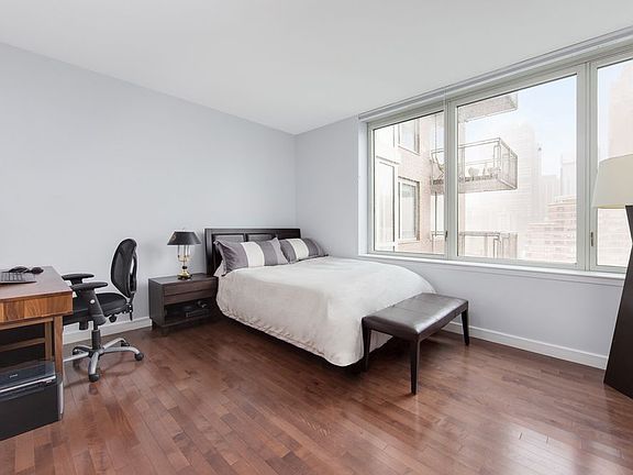 3rd image of 225 E 34th St APT 17I