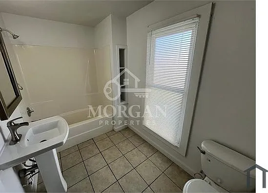921 W 9th St — Photo 7
