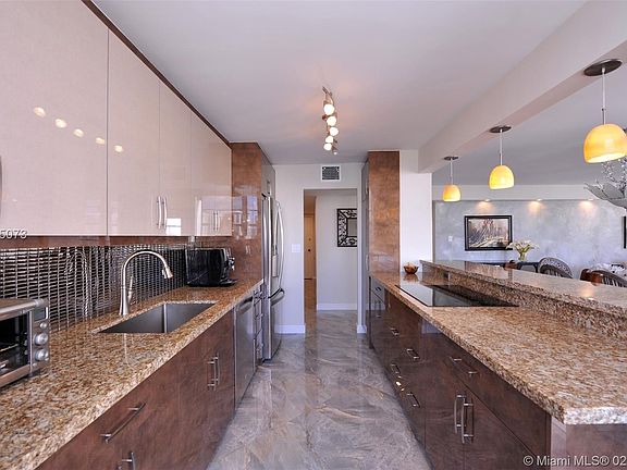 3rd image of 18041 Biscayne Blvd #11044