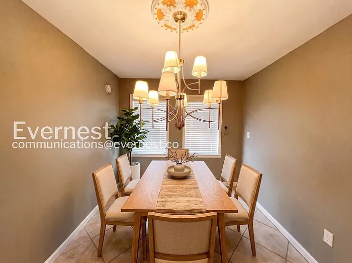 5 bed, 4.0 bath, 2400 sqft, $2,490 — Photo 4
