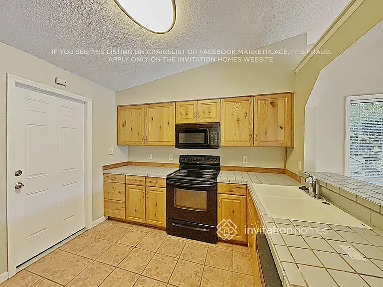 1567 Naples Cir — Photo 6
