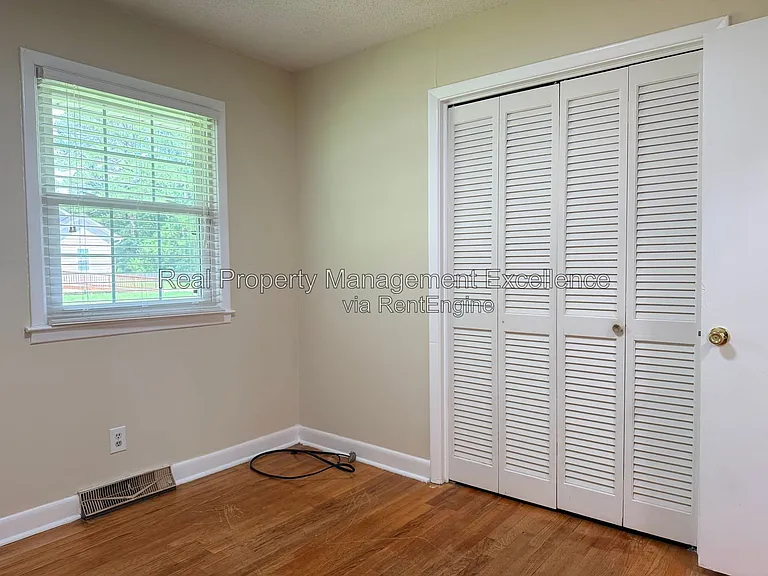415 W 2nd St — Photo 17