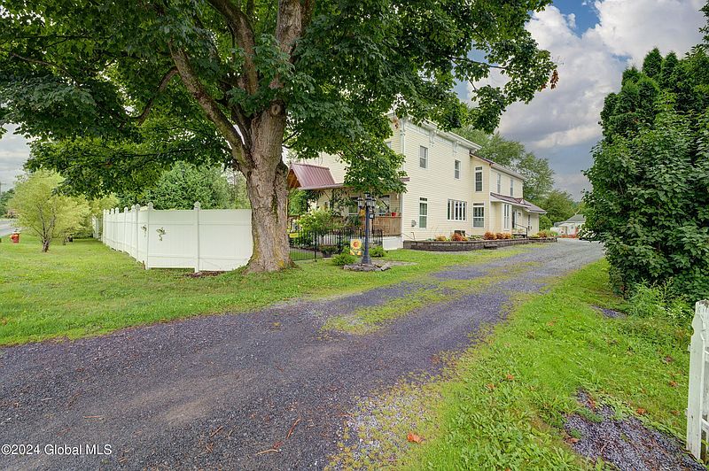 3rd image of 205 Main Street